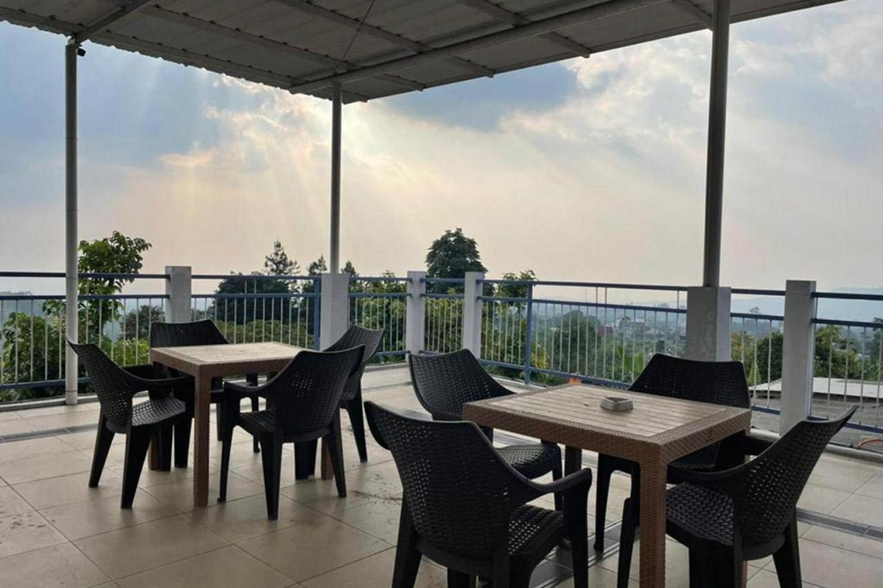 Villa Syariah Citeko Mitra Reddoorz Bogor Exterior foto